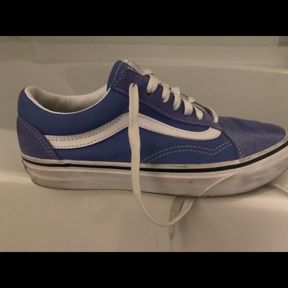 Vans baby blue shoe. Worn maybe 2-3 times. I’ll clean them before shipping.